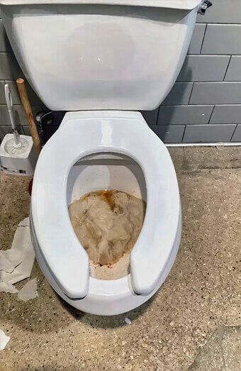 https://blockeddrainsgosnells.com.au/uploads/2025/07/blocked-toilet-27776.jpg